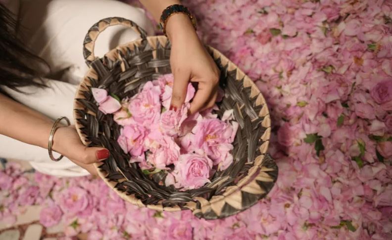 Floral waters: Benefits and How to Use for Skincare & Haircare